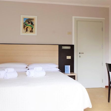 Golf & Beach Hotel Морской Милан Экстерьер фото