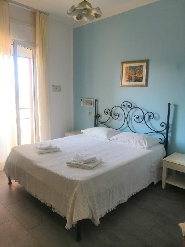 Golf & Beach Hotel Морской Милан Экстерьер фото