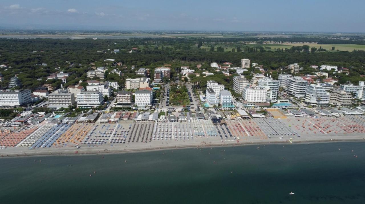 Golf & Beach Hotel Морской Милан Экстерьер фото