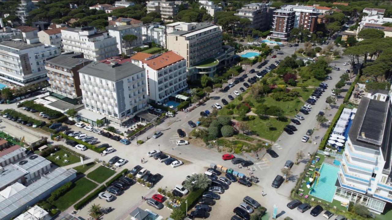 Golf & Beach Hotel Морской Милан Экстерьер фото