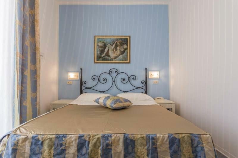Golf & Beach Hotel Морской Милан Экстерьер фото