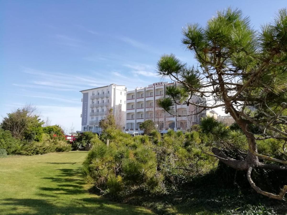 Golf & Beach Hotel Морской Милан Экстерьер фото