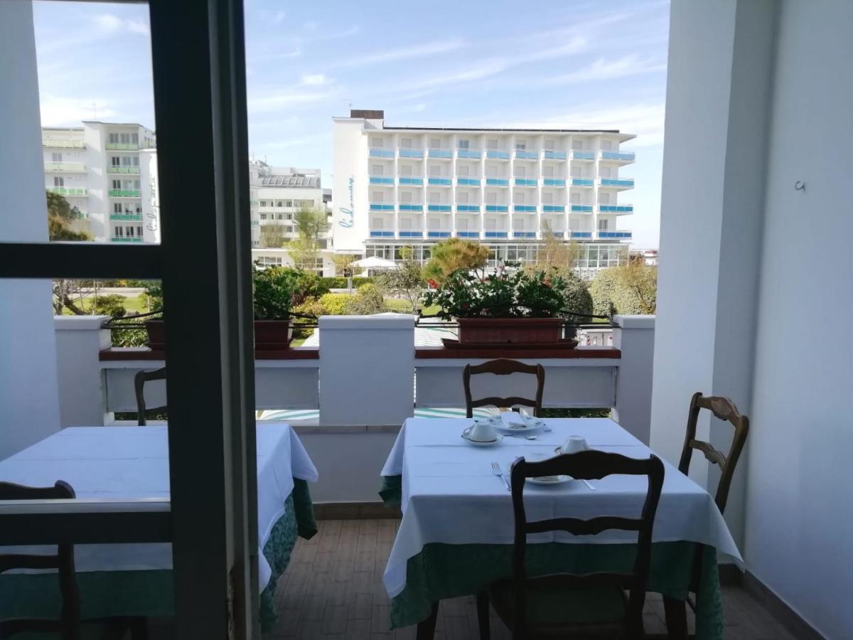 Golf & Beach Hotel Морской Милан Экстерьер фото